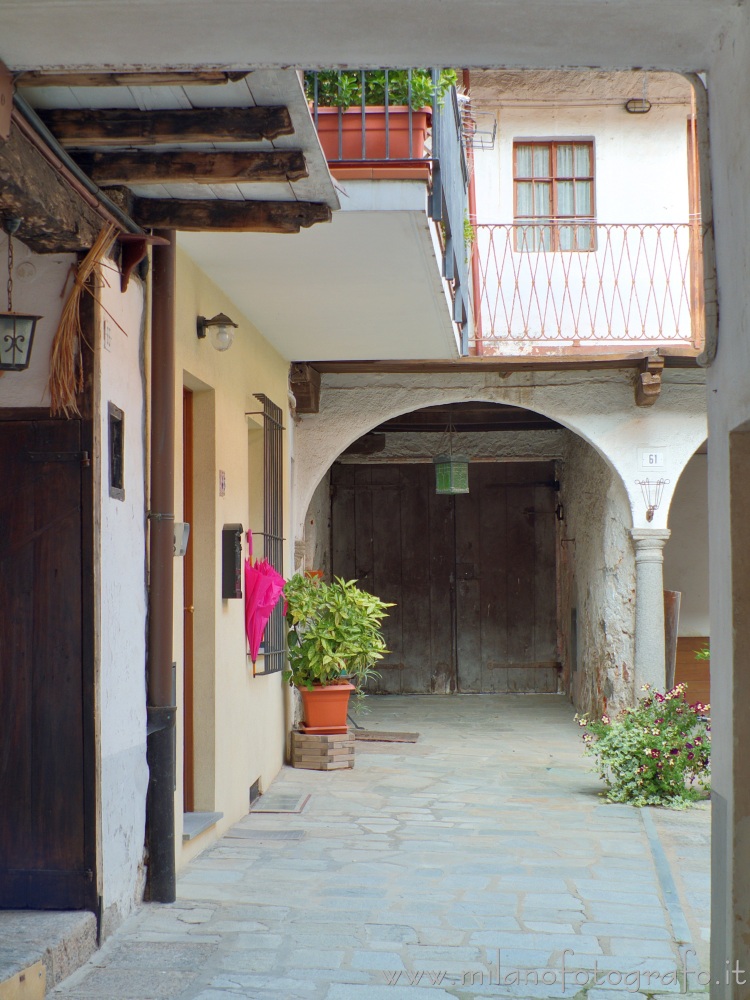 Passobreve fraction of Sagliano Micca (Biella, Italy) - Court between the old houses